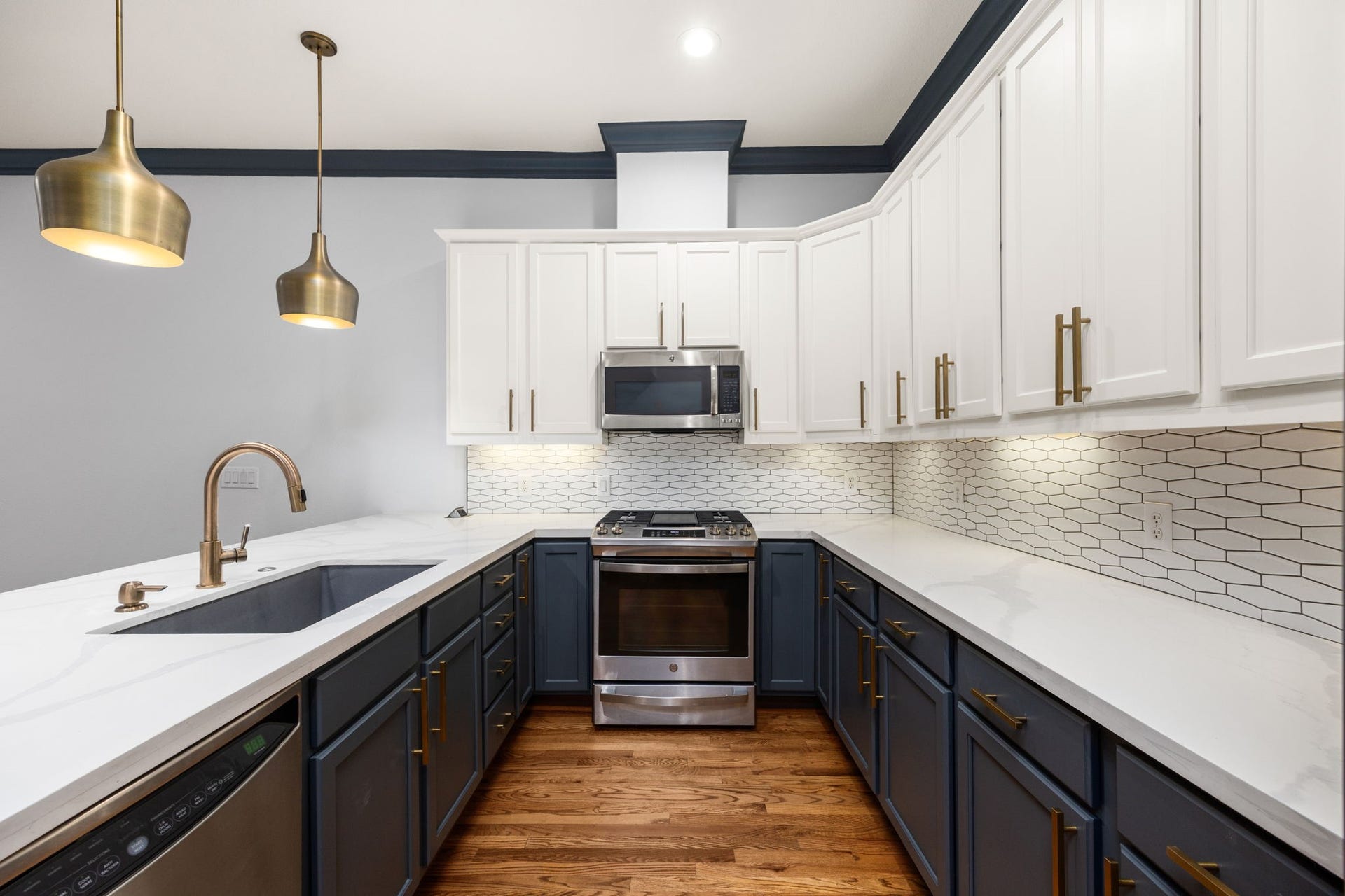 1119 Saint Charles Street, Houston, TX 77003 1119 Saint Charles Street, Houston, TX 77003