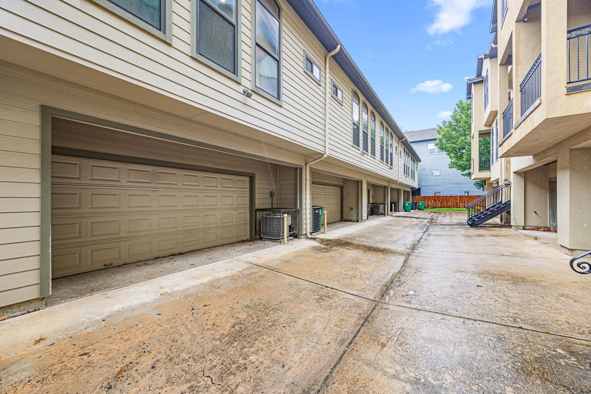 1119 Saint Charles Street, Houston, TX 77003 1119 Saint Charles Street, Houston, TX 77003