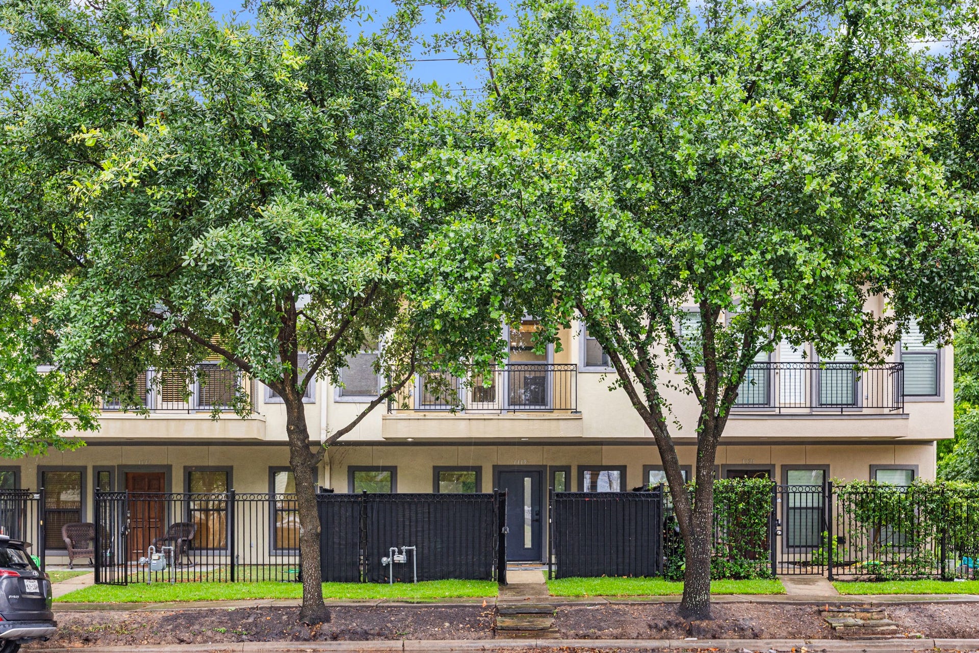 1119 Saint Charles Street, Houston, TX 77003 1119 Saint Charles Street, Houston, TX 77003