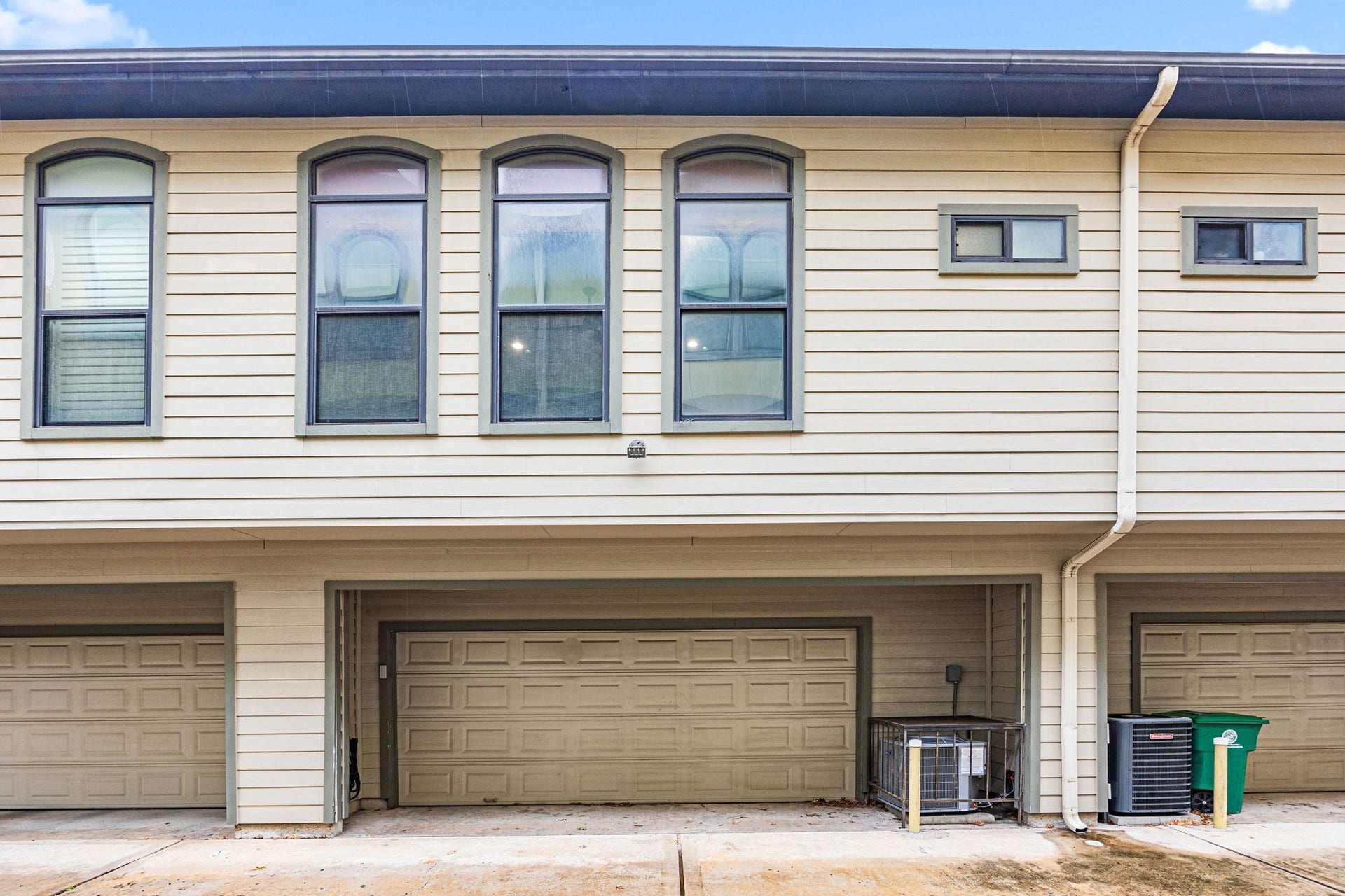 1119 Saint Charles Street, Houston, TX 77003 1119 Saint Charles Street, Houston, TX 77003