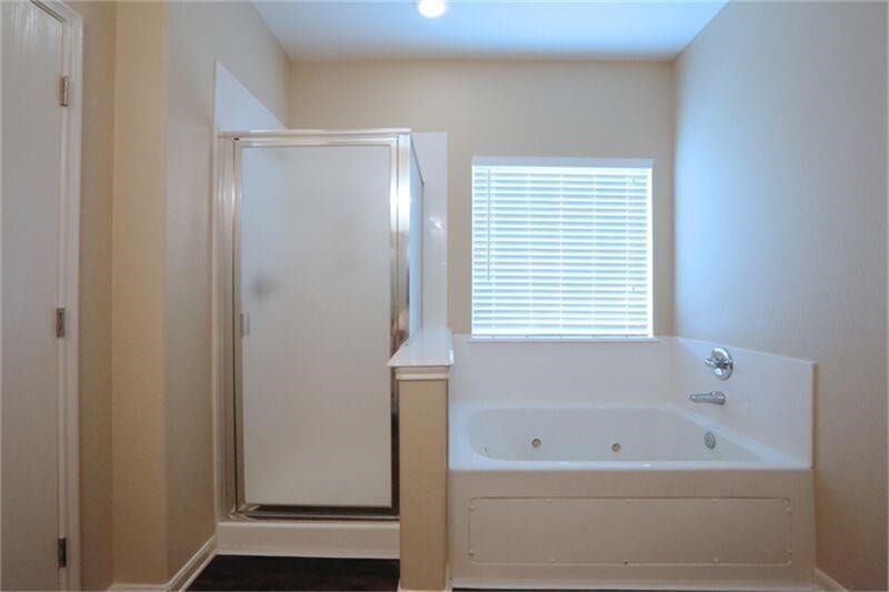 3126 Richland Spring Lane, Sugar Land, TX 77479 Primary Bath with Standing shower and Tub