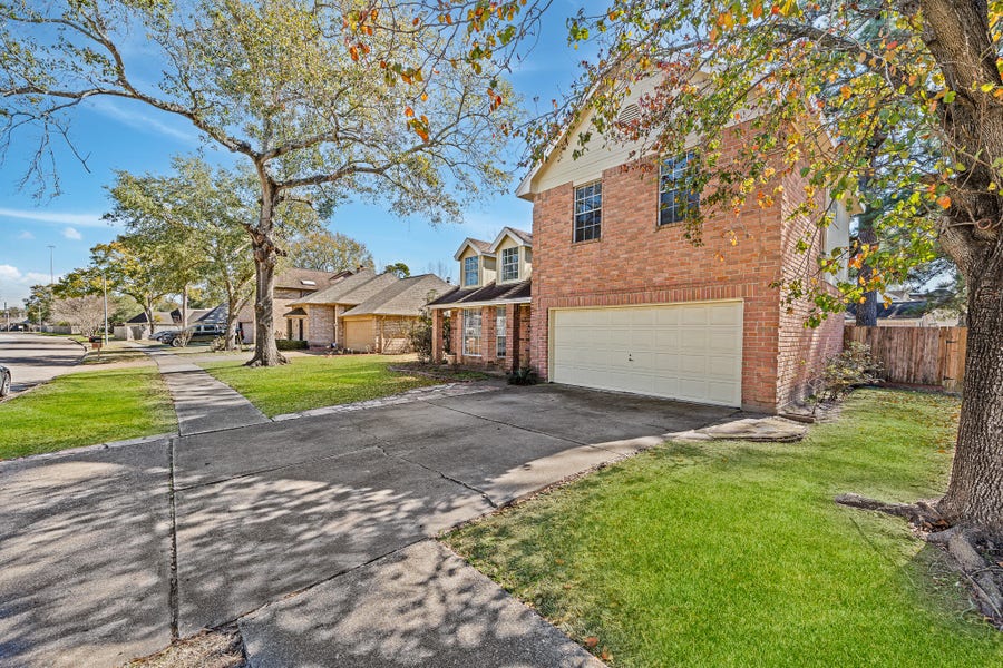 Property photo for 11123 Gatesden Drive, Tomball, TX