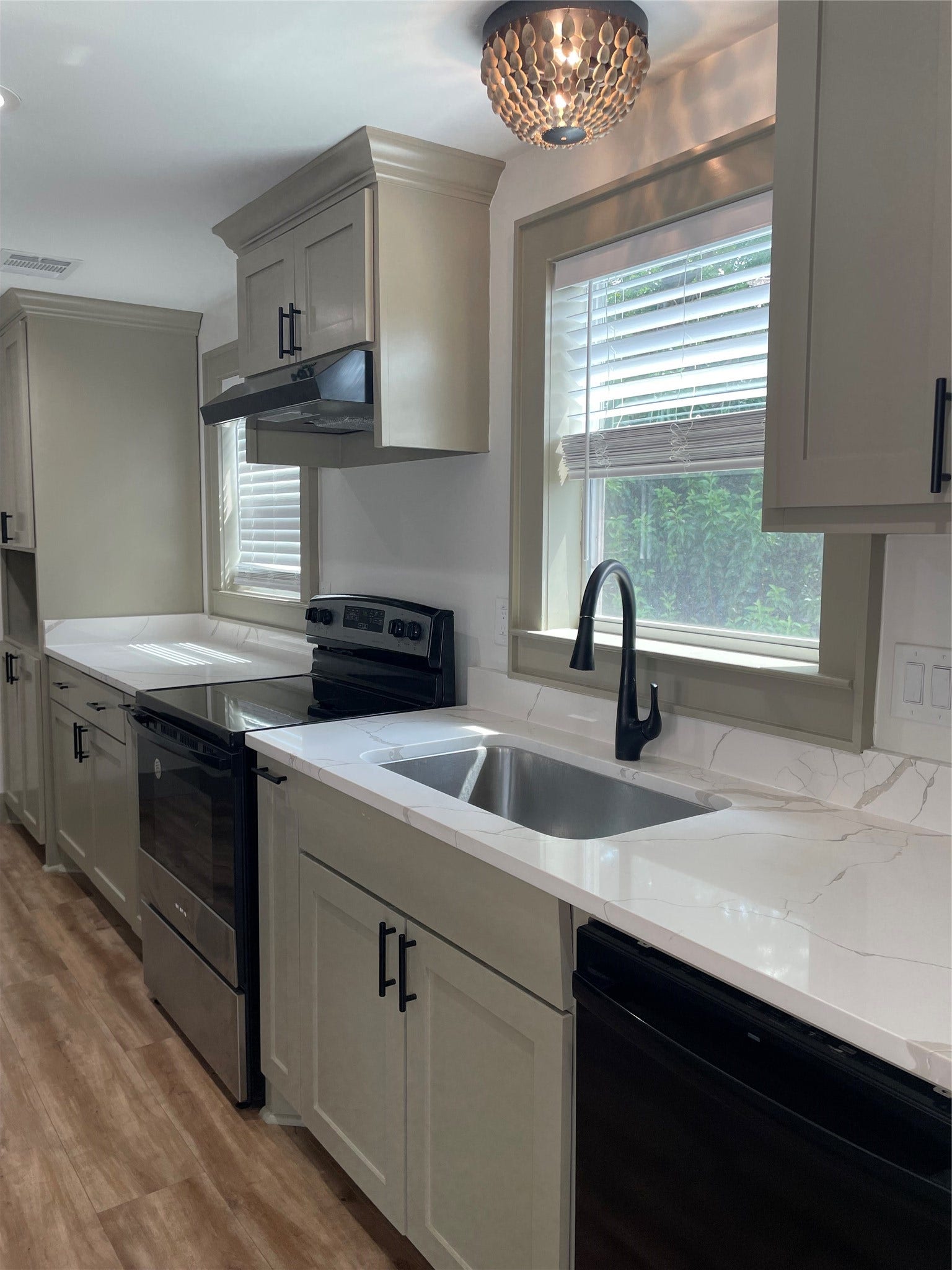 sweet little kitchen,  quartz countertops,