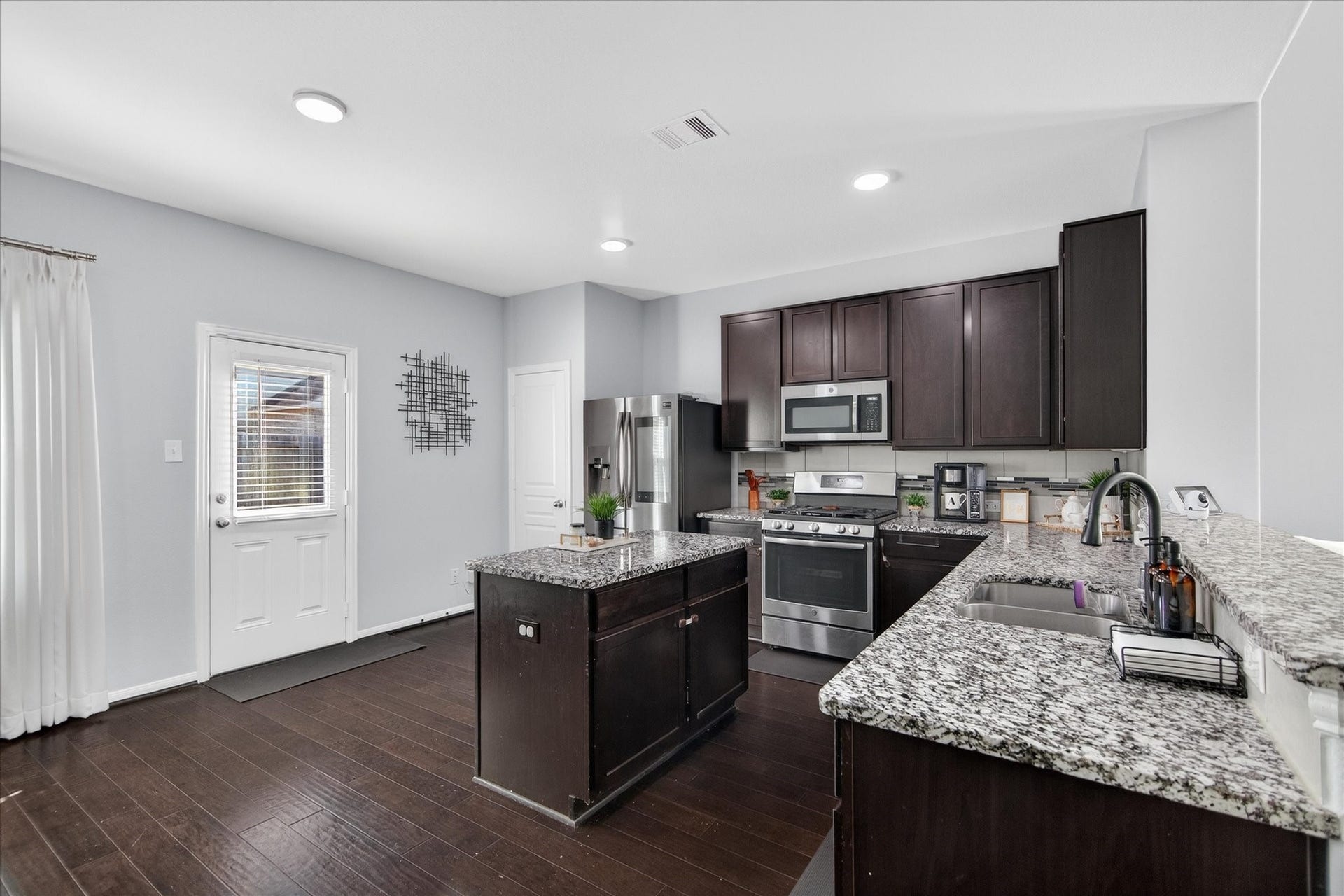 8730 Willet Street, Baytown, TX 77521 8730 Willet Street, Baytown, TX 77521