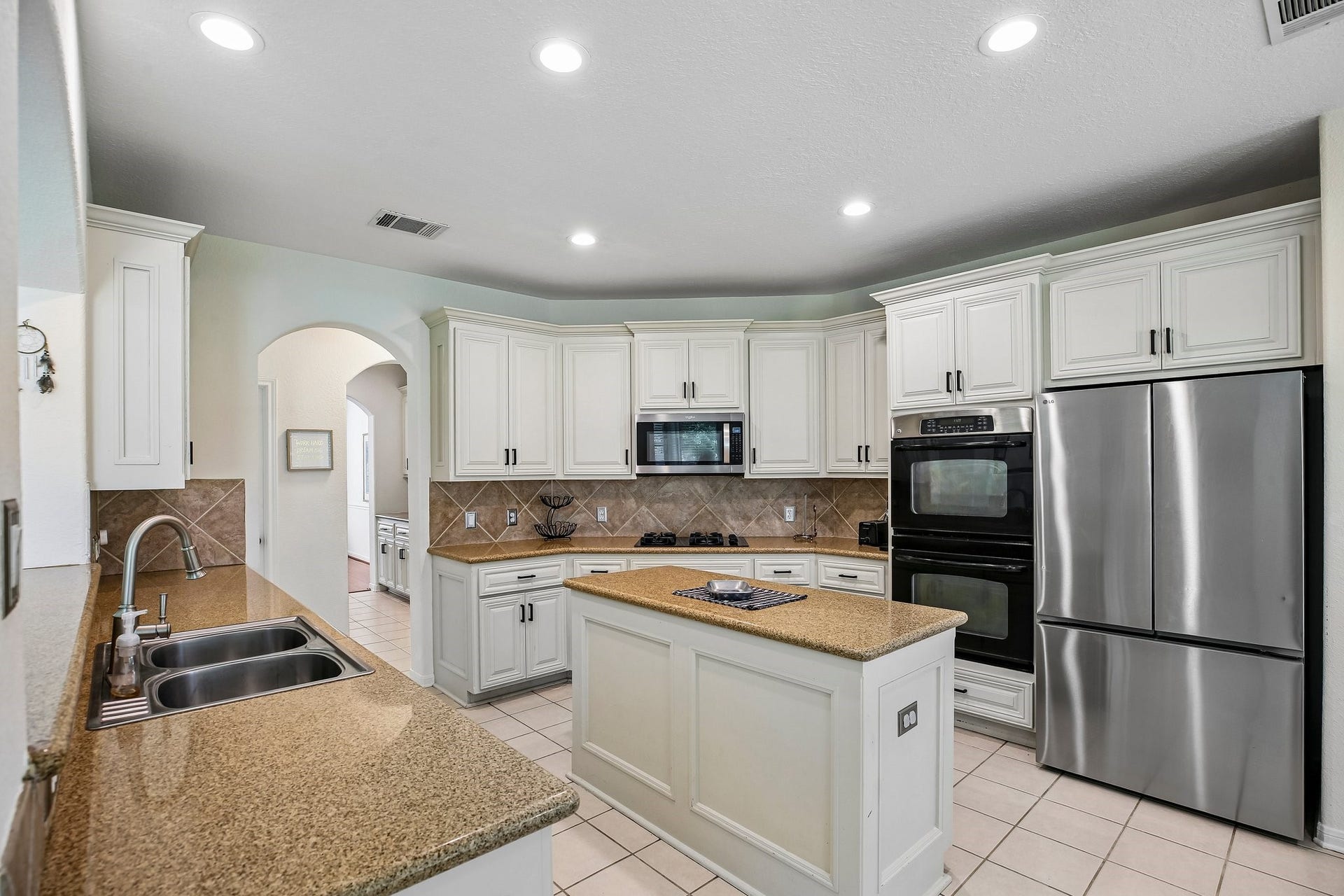 14 Guinevere Place, The Woodlands, TX 77384 14 Guinevere Place, The Woodlands, TX 77384