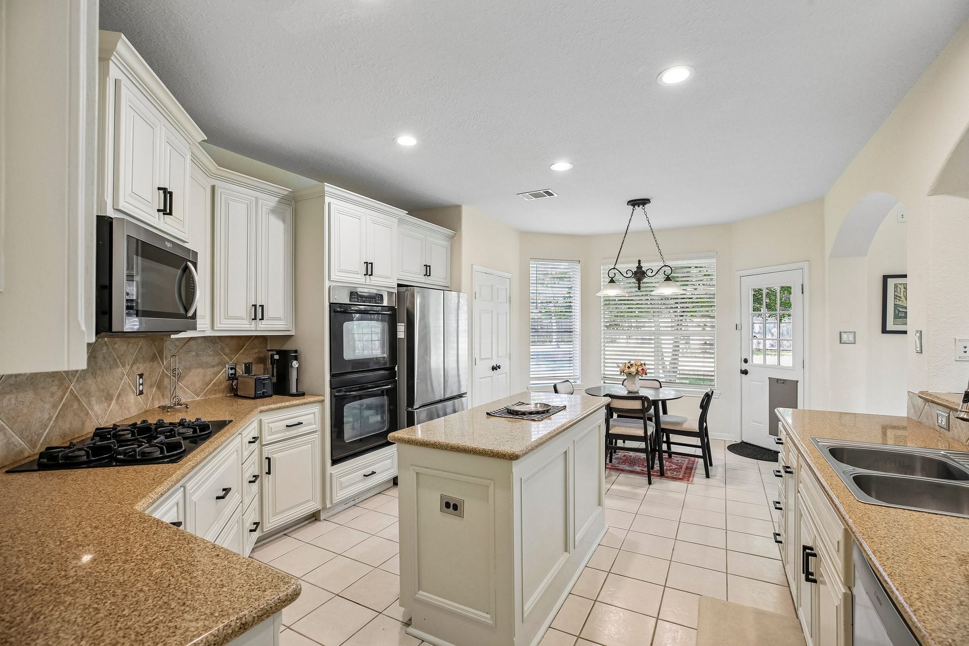 14 Guinevere Place, The Woodlands, TX 77384 14 Guinevere Place, The Woodlands, TX 77384
