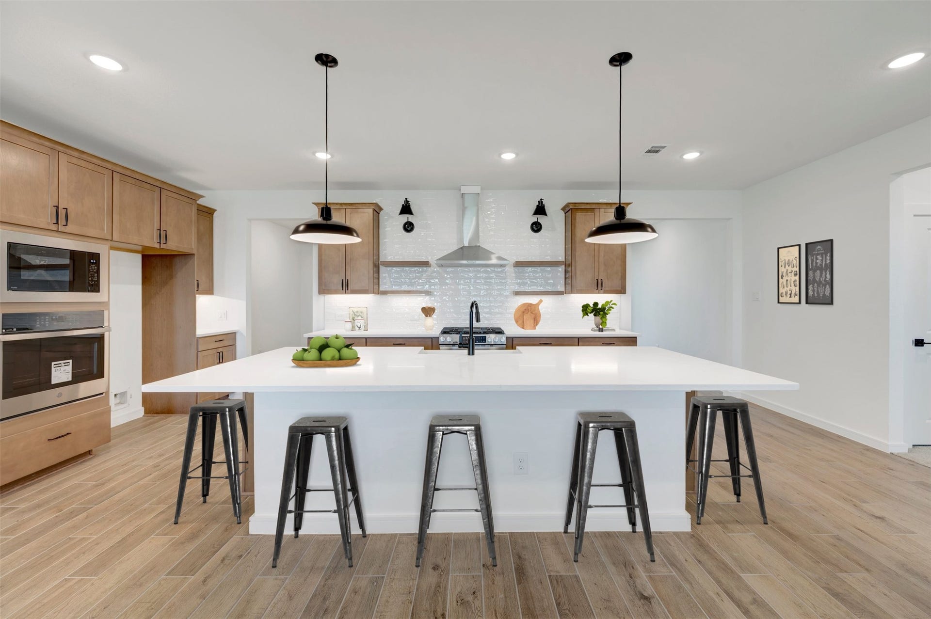 3018 Troubadour Drive, Crosby, TX 77532 Gourmet island kitchen (*Photo not of actual home and used for illustration purposes only.)