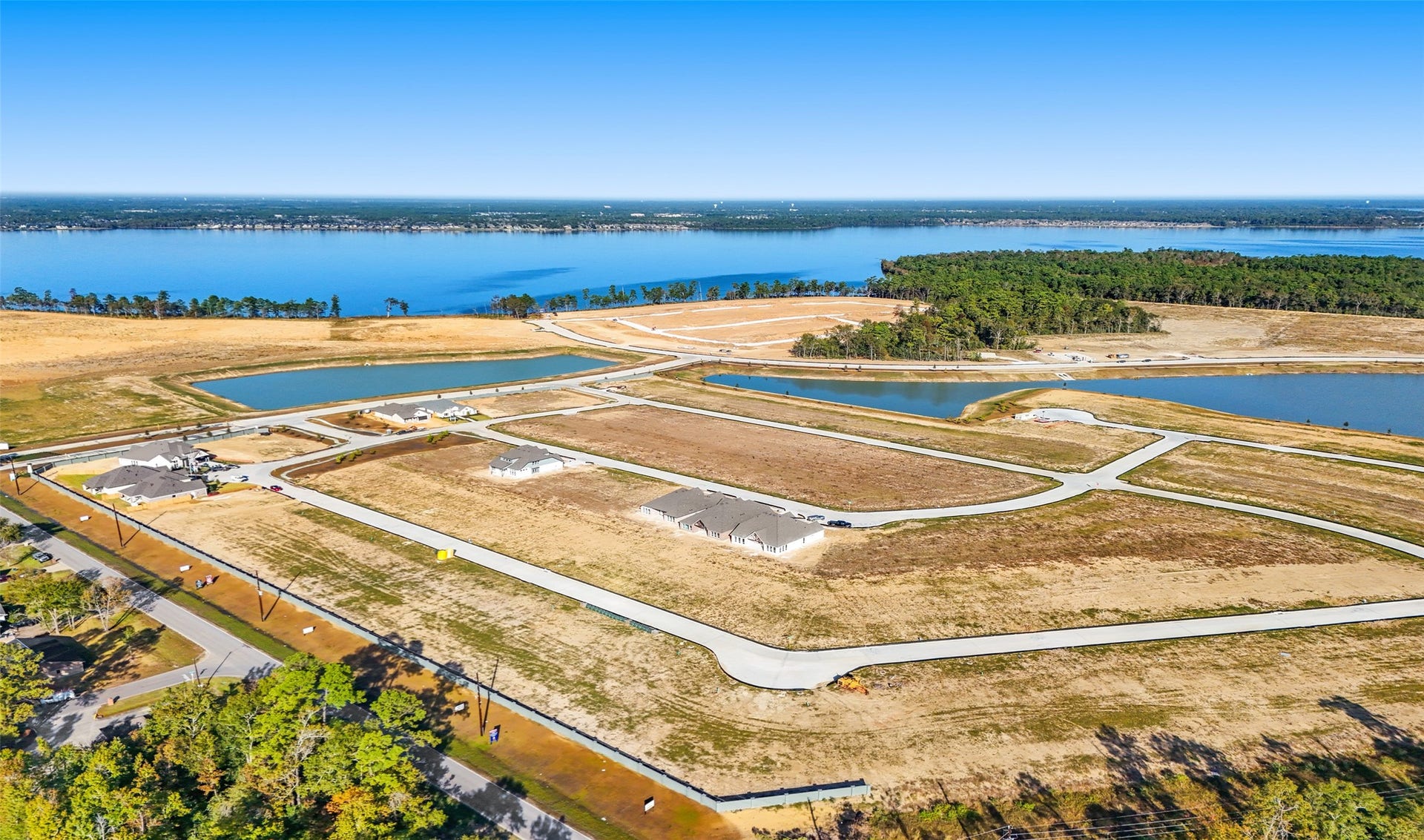 3018 Troubadour Drive, Crosby, TX 77532 Enjoy the lake life steps from your front door!