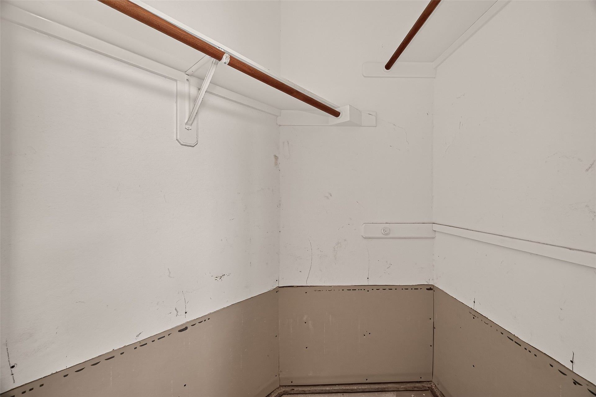 2602 Pinebend Drive, Pearland, TX 77584 Plenty of closet space for the 1st floor secondary bedroom.