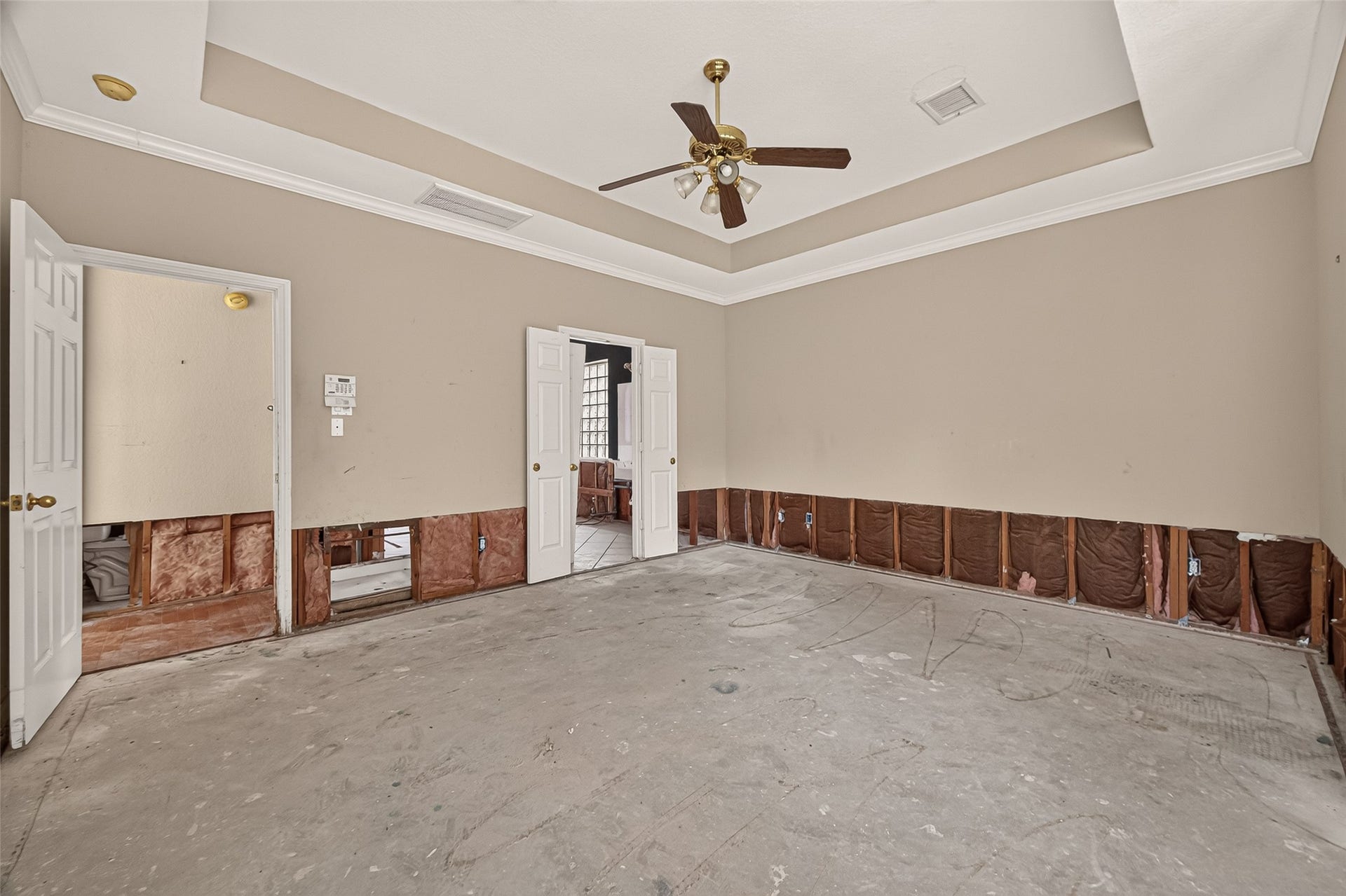 2602 Pinebend Drive, Pearland, TX 77584 Another view of the primary bedroom, which is tucked into a private corridor off of the family room.
