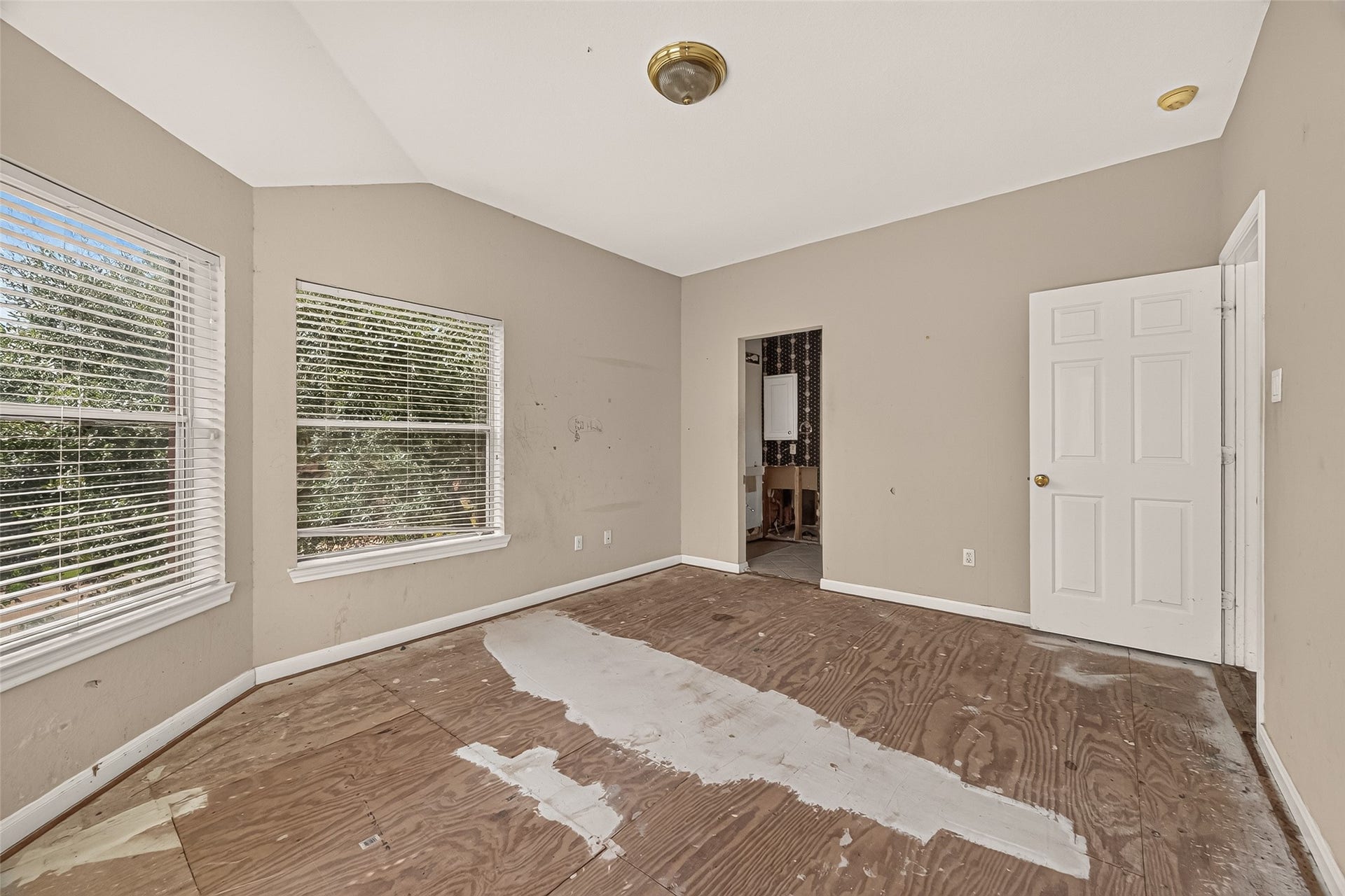 2602 Pinebend Drive, Pearland, TX 77584 Another view of bedroom 3 that flows into Jack-and-Jill bathroom #1