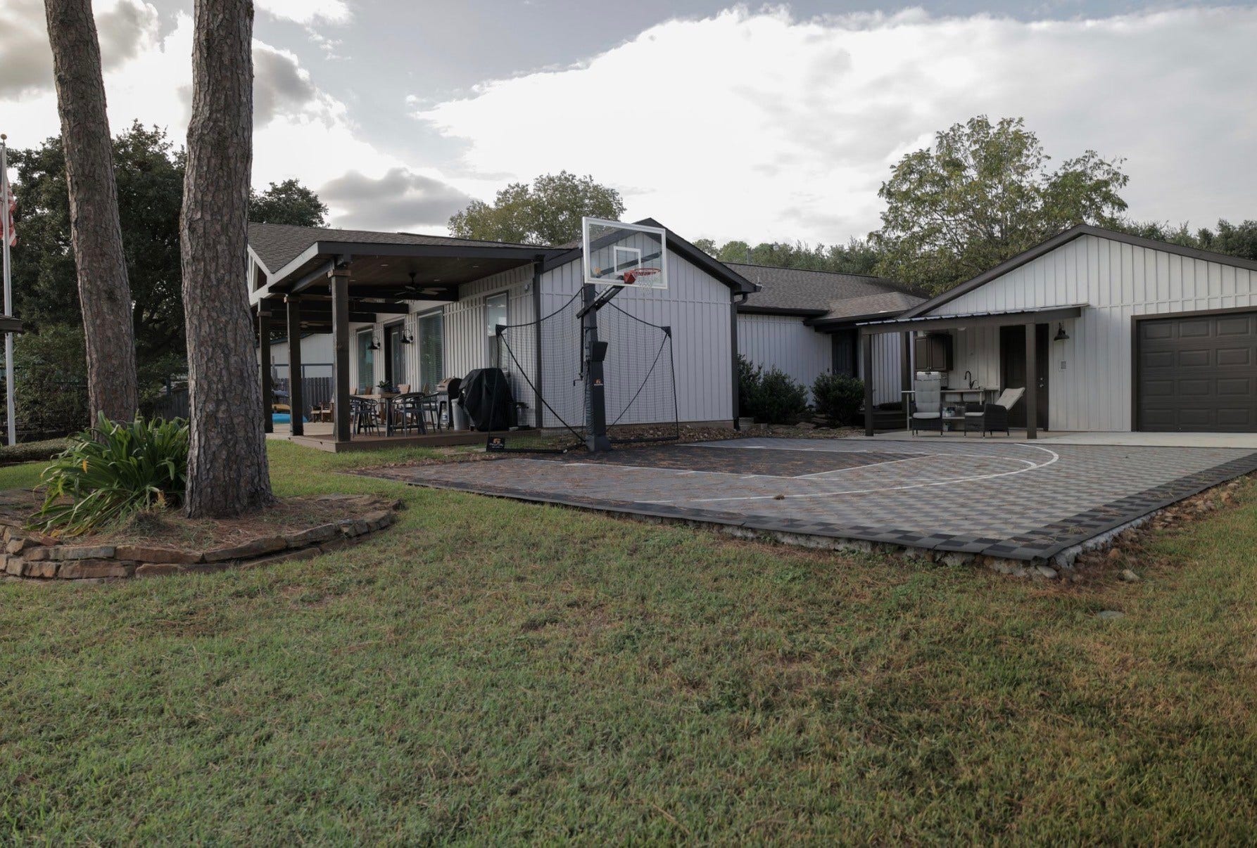 13103 Point Drive, Willis, TX 77318 Spacious yard!