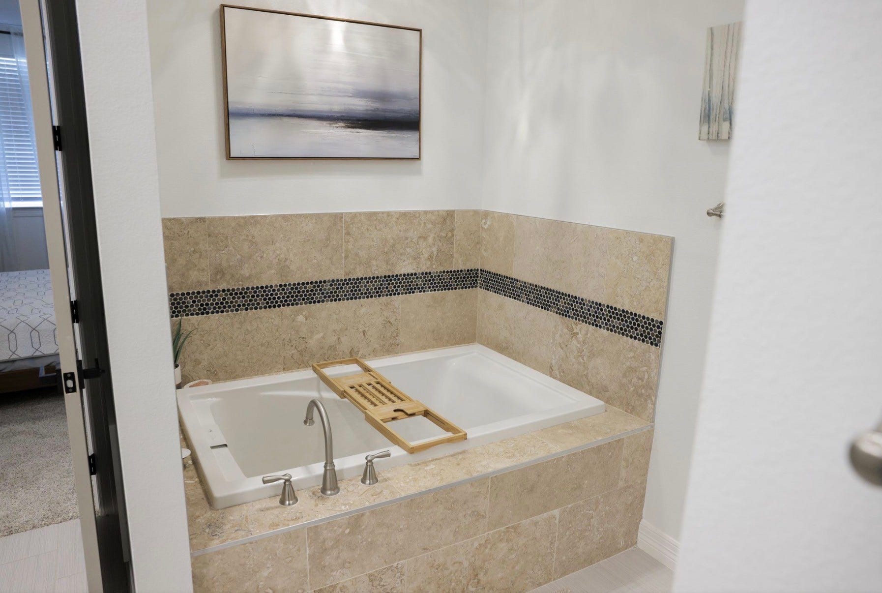 13103 Point Drive, Willis, TX 77318 Large soaking tub!