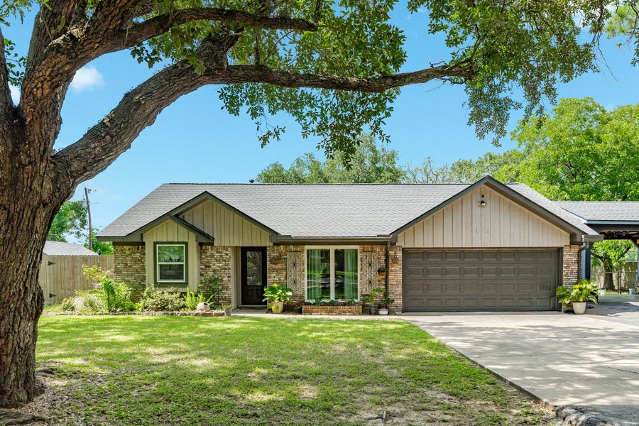 Property photo for 302 E Bronco Bend Street, Angleton, TX