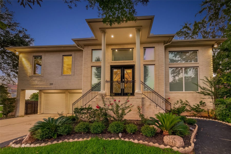 Property photo for 7203 Timberlake Dr, Sugar Land, TX