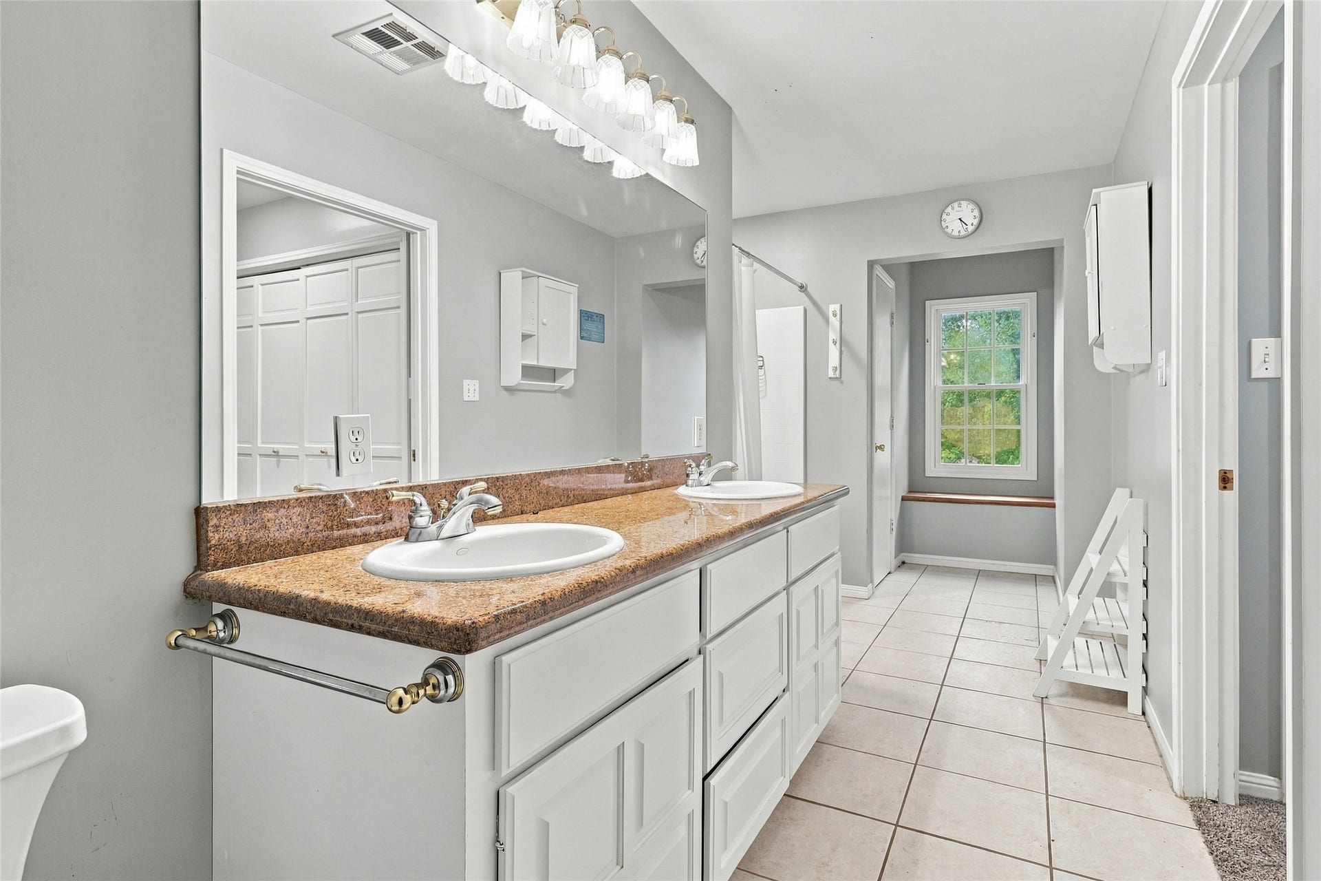 8714 Holly Hills Drive, Tomball, TX 77375 Highlights of this primary bath include a stylish double-sink vanity, a large shower, and convenient extra storage.
