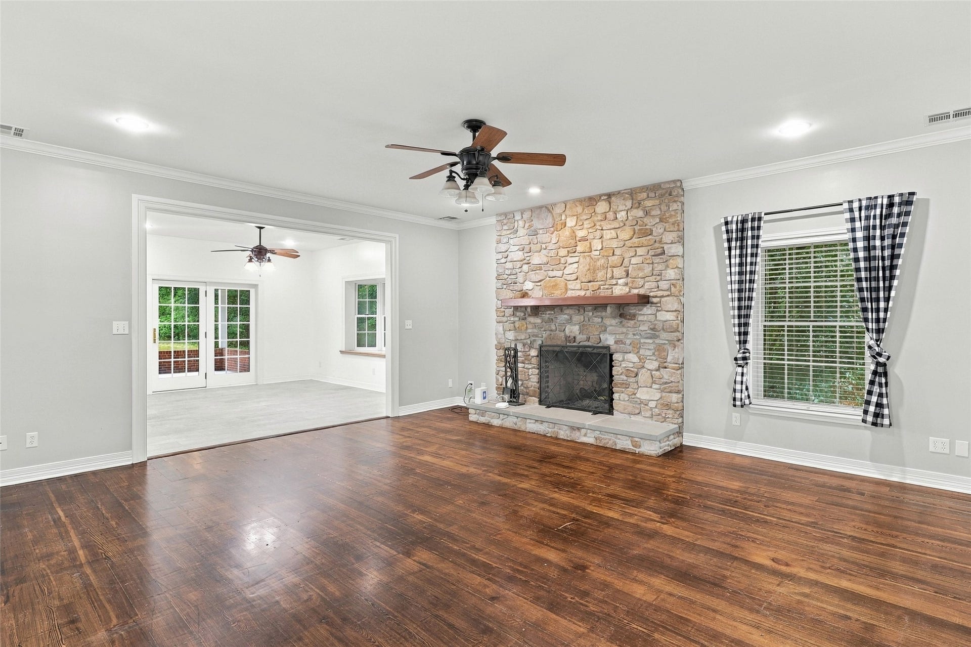 8714 Holly Hills Drive, Tomball, TX 77375 Cozy family room that transitions seamlessly into a comfortable breakfast nook with an airy, open layout.