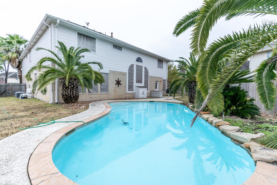Property photo for 10102 White Oak Trail Lane, Houston, TX