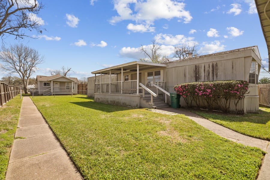 Property photo for 2611 1/2 Violet Street, Pasadena, TX