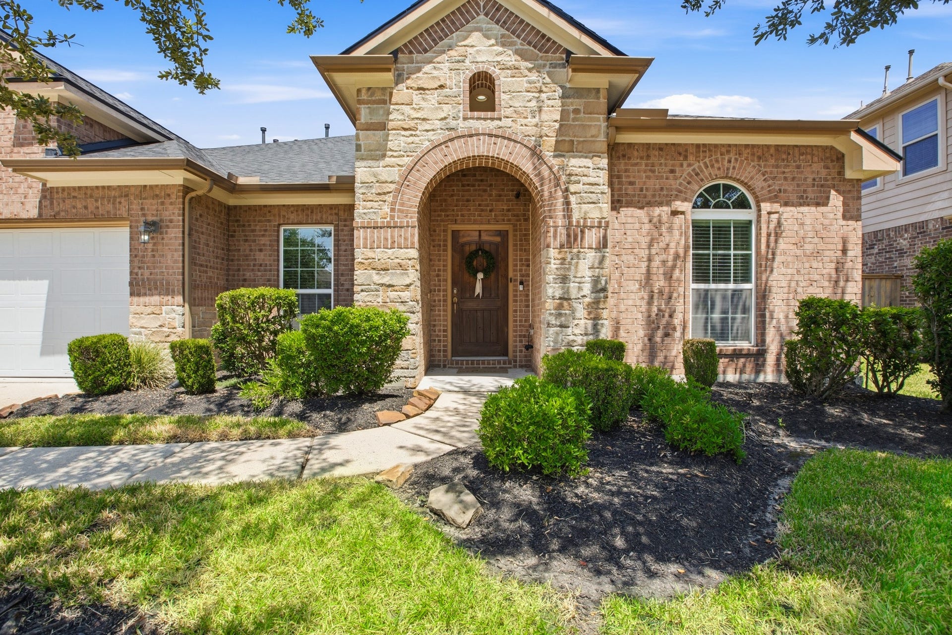 9731 Carina Forest Court, Humble, TX 77396 Culdesac living at its finest in Fall Creek. Location can't be beat! Golf Course of Houston also just a few minutes away!