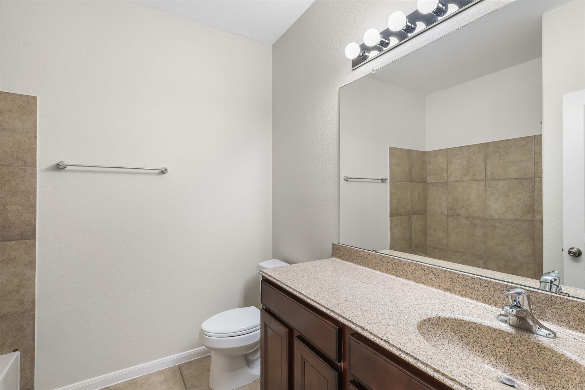 9731 Carina Forest Court, Humble, TX 77396 Full bath #3!
