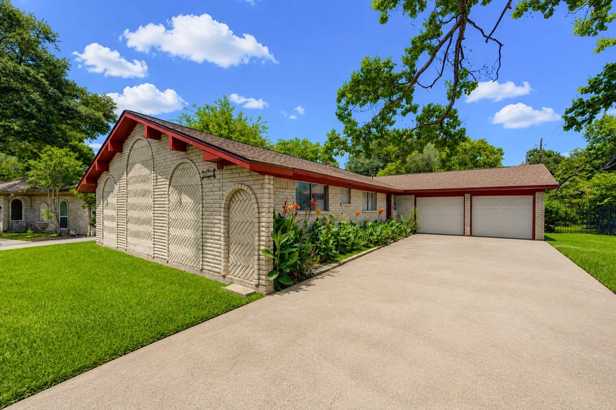 Property photo for 2015 Mardel Court, Houston, TX
