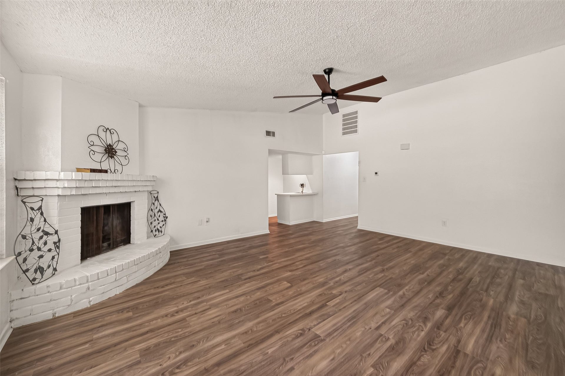 1910 Blindlake Drive, Houston, TX 77084 Living