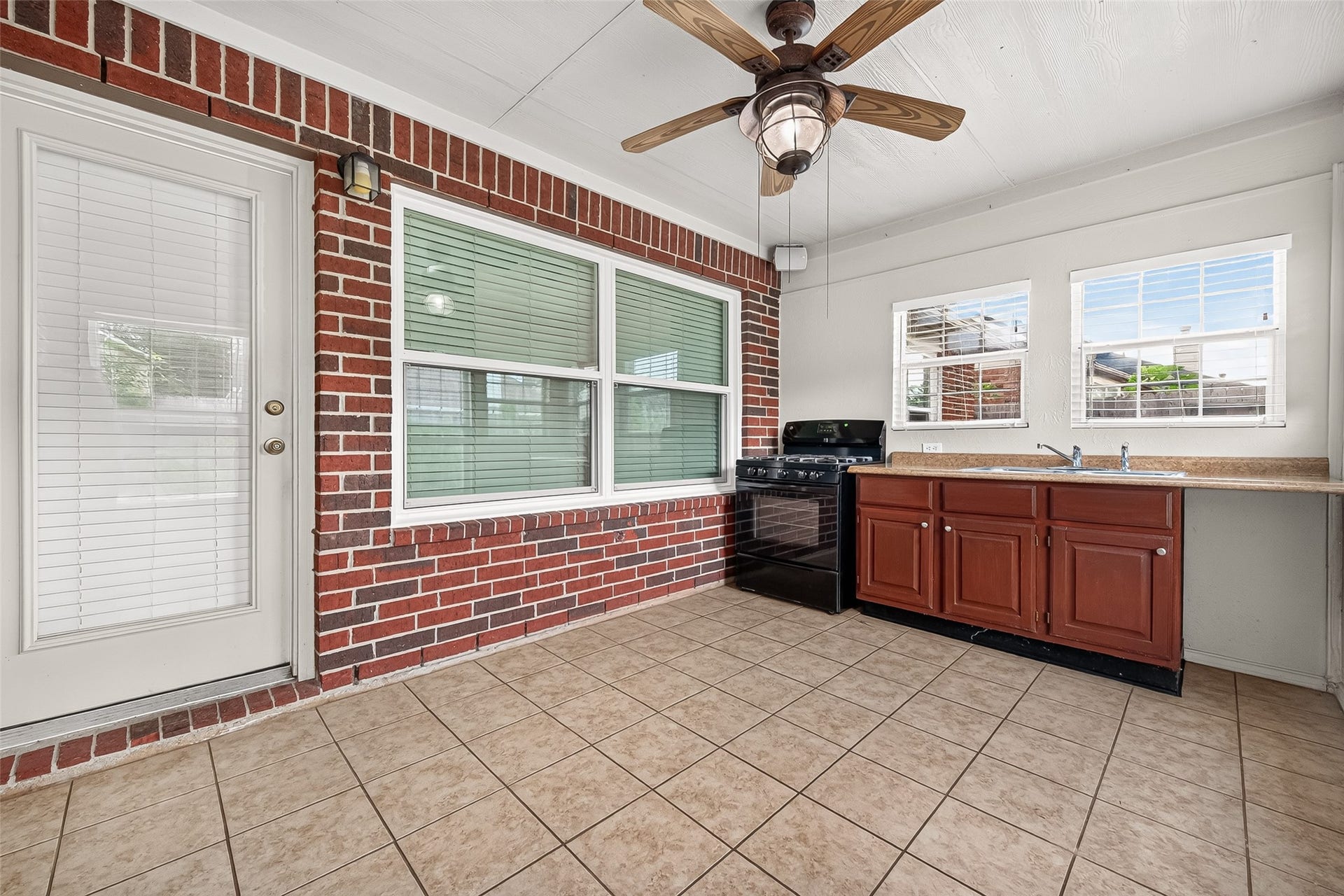 7519 TRAIL HOLLOW, Missouri City, TX 77459 7519 TRAIL HOLLOW, Missouri City, TX 77459