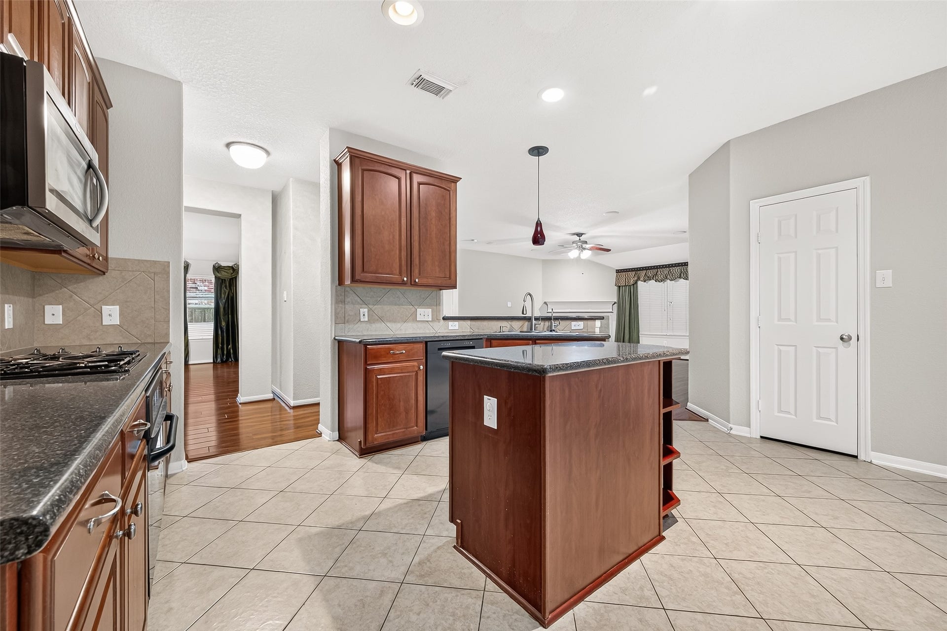 7519 TRAIL HOLLOW, Missouri City, TX 77459 7519 TRAIL HOLLOW, Missouri City, TX 77459