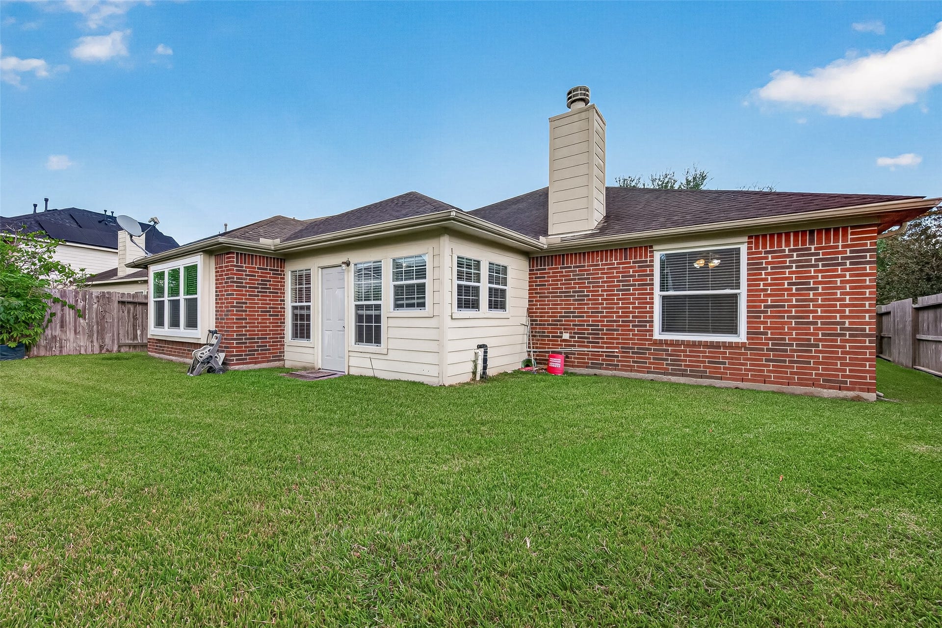 7519 TRAIL HOLLOW, Missouri City, TX 77459 7519 TRAIL HOLLOW, Missouri City, TX 77459
