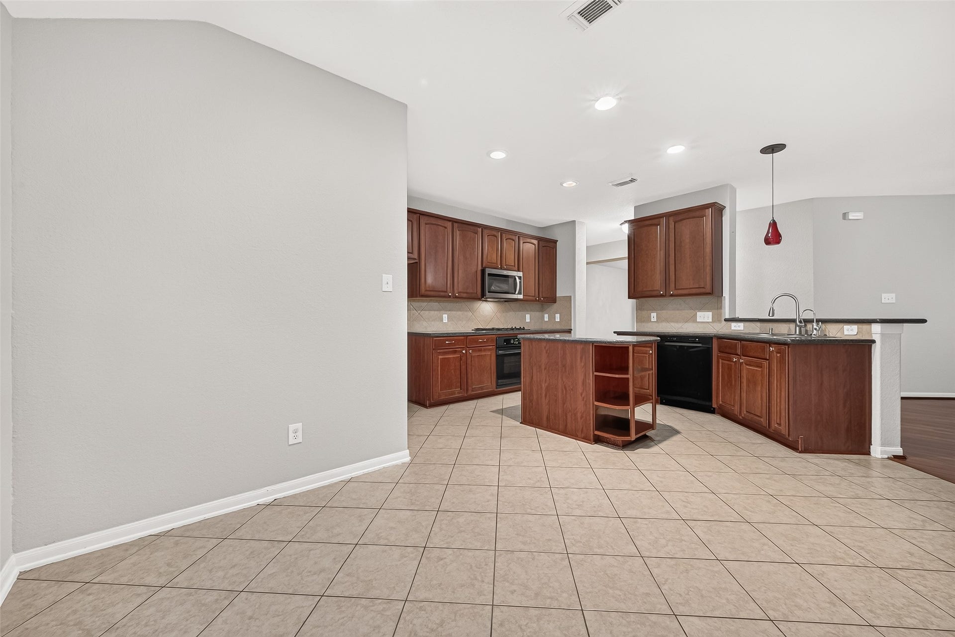 7519 TRAIL HOLLOW, Missouri City, TX 77459 7519 TRAIL HOLLOW, Missouri City, TX 77459