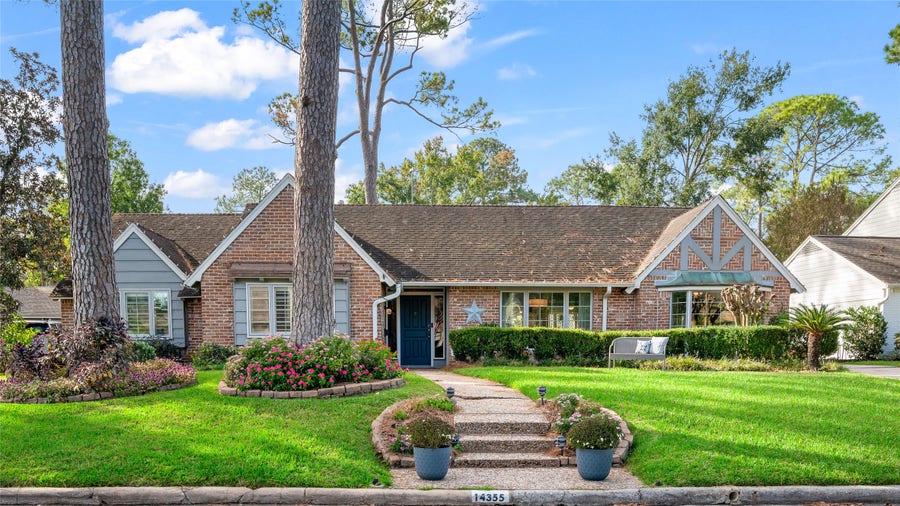 Property photo for 14355 Chadbourne Drive, Houston, TX