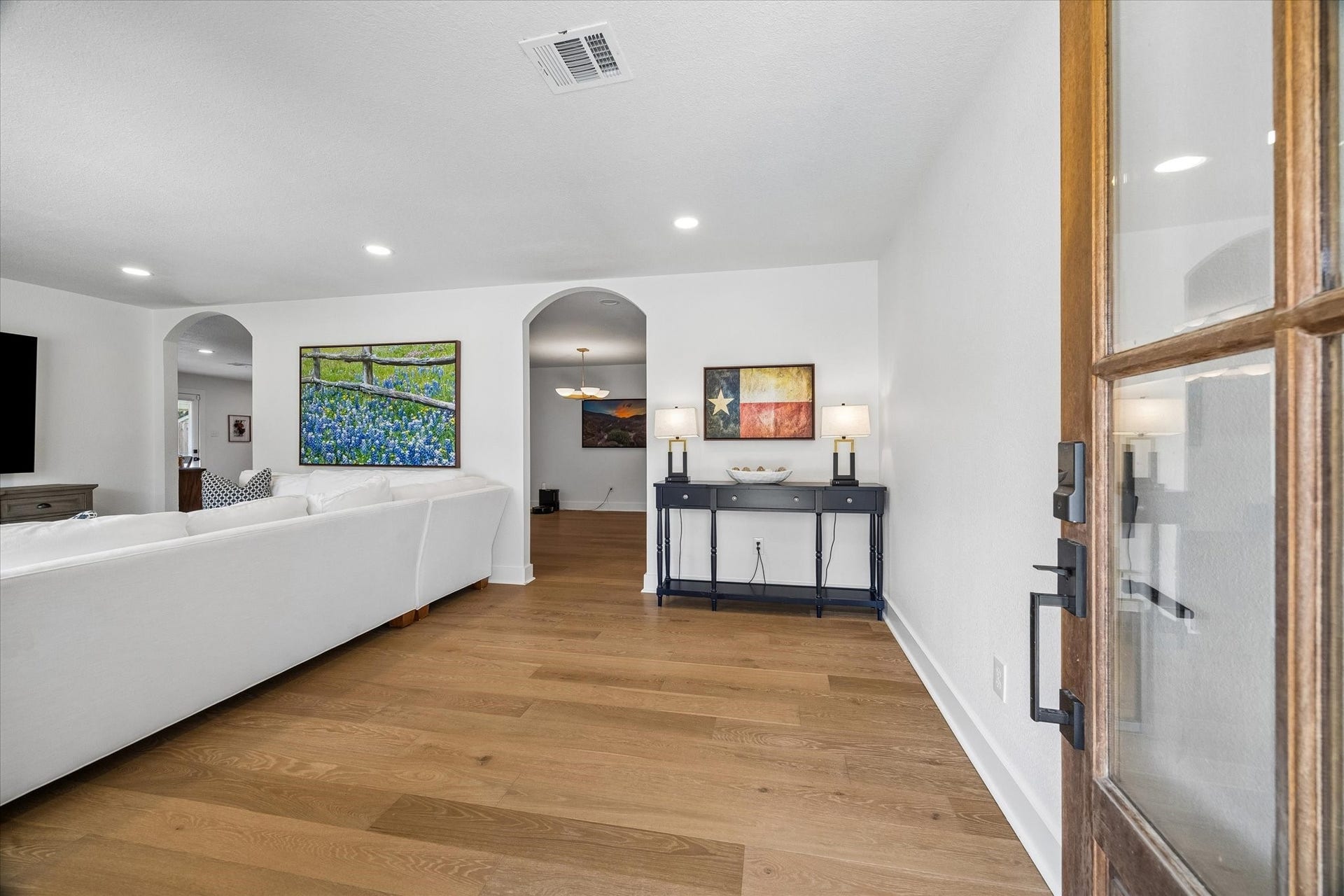 2018 Libbey Drive, Houston, TX 77018 Step inside to warm wood flooring and a bright, open interior, where arched openings create an easy transition between the living, dining and kitchen spaces.