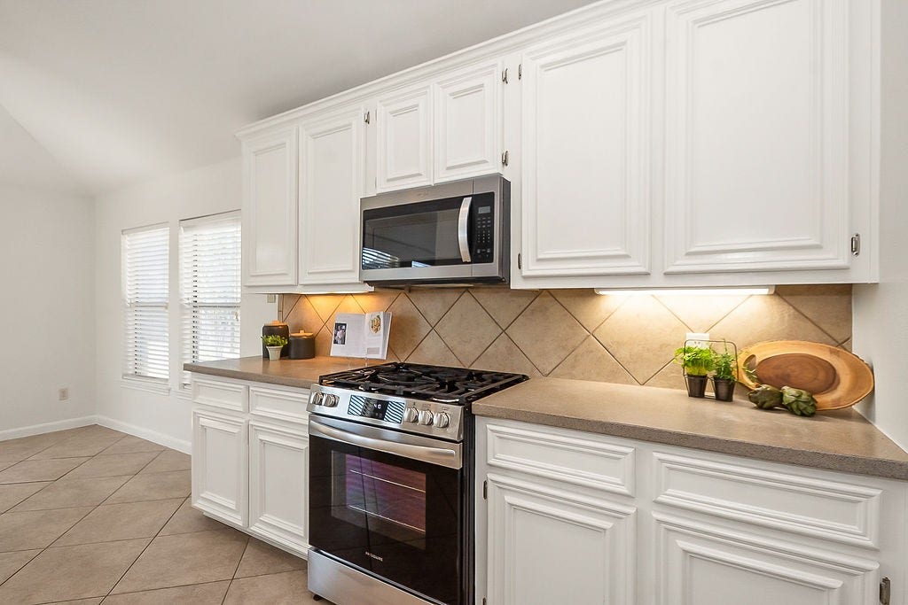 14903 Meridian Park Lane, Humble, TX 77396 Kitchen looking into breakfast room.