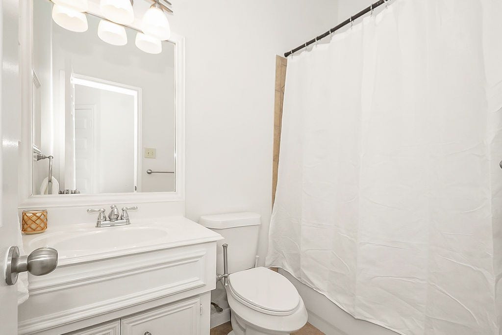 14903 Meridian Park Lane, Humble, TX 77396 The secondary bath.