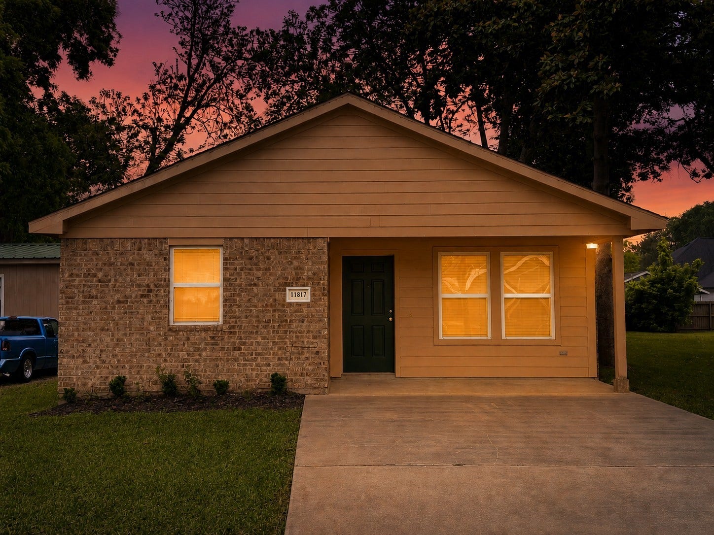 11817 13th Street, Santa Fe, TX 77510 Welcome Home!