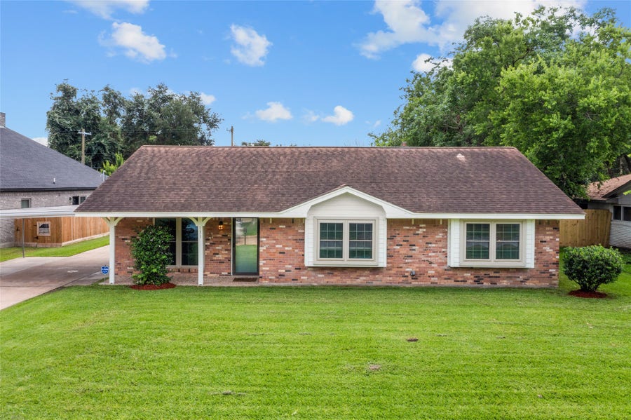 Property photo for 131 Highland Terrace, League City, TX