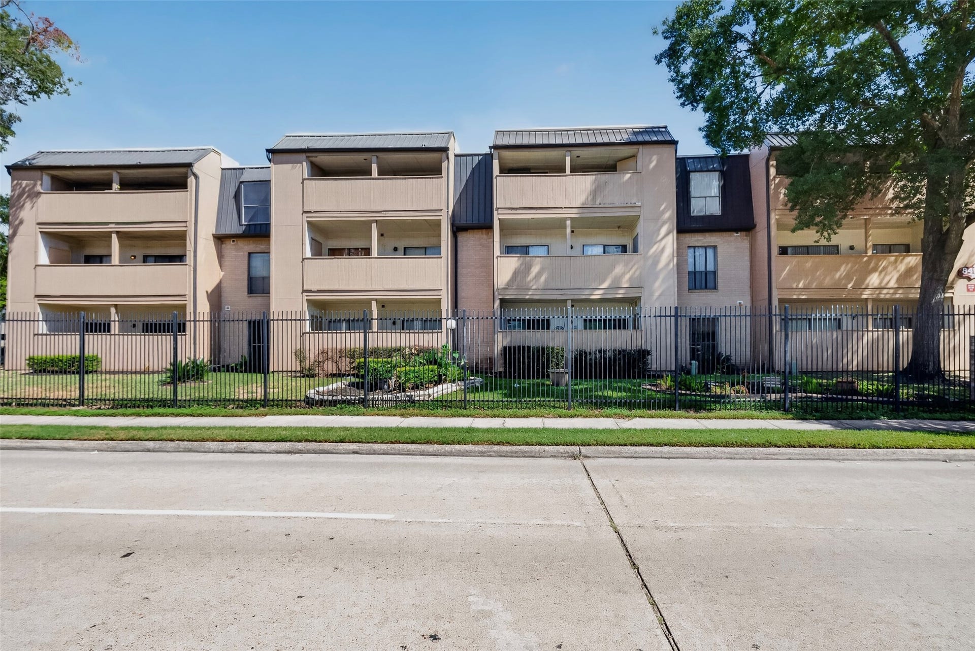 8419 Hearth Drive, #3, Houston, TX 77054 8419 Hearth Drive, #3, Houston, TX 77054
