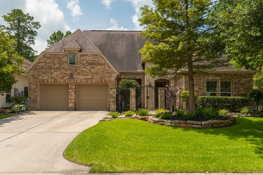 Property photo for 31 Woodglade Way, Tomball, TX