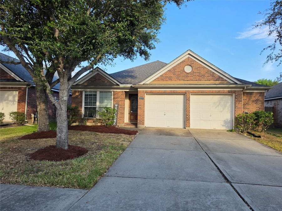 Property photo for 2009 Balsam Lake Lane, Pearland, TX