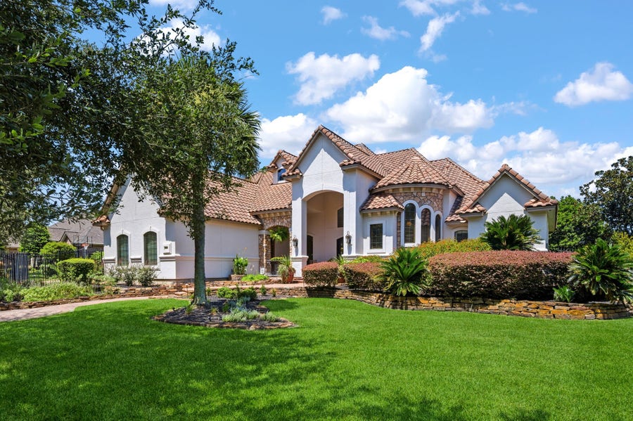 Property photo for 5906 S Royal Point Drive, Kingwood, TX