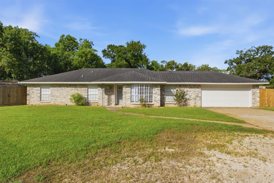 Property photo for 115 Avenue F, Brazoria, TX