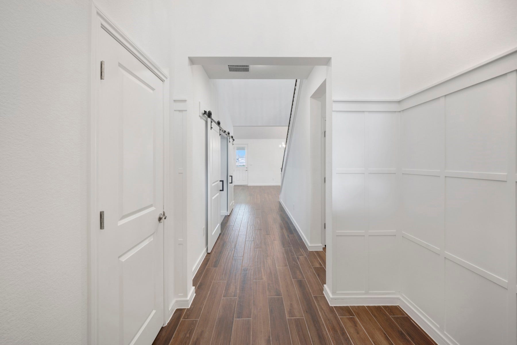 Inviting foyer (*Photo not of actual home and used for illustration purposes only.)