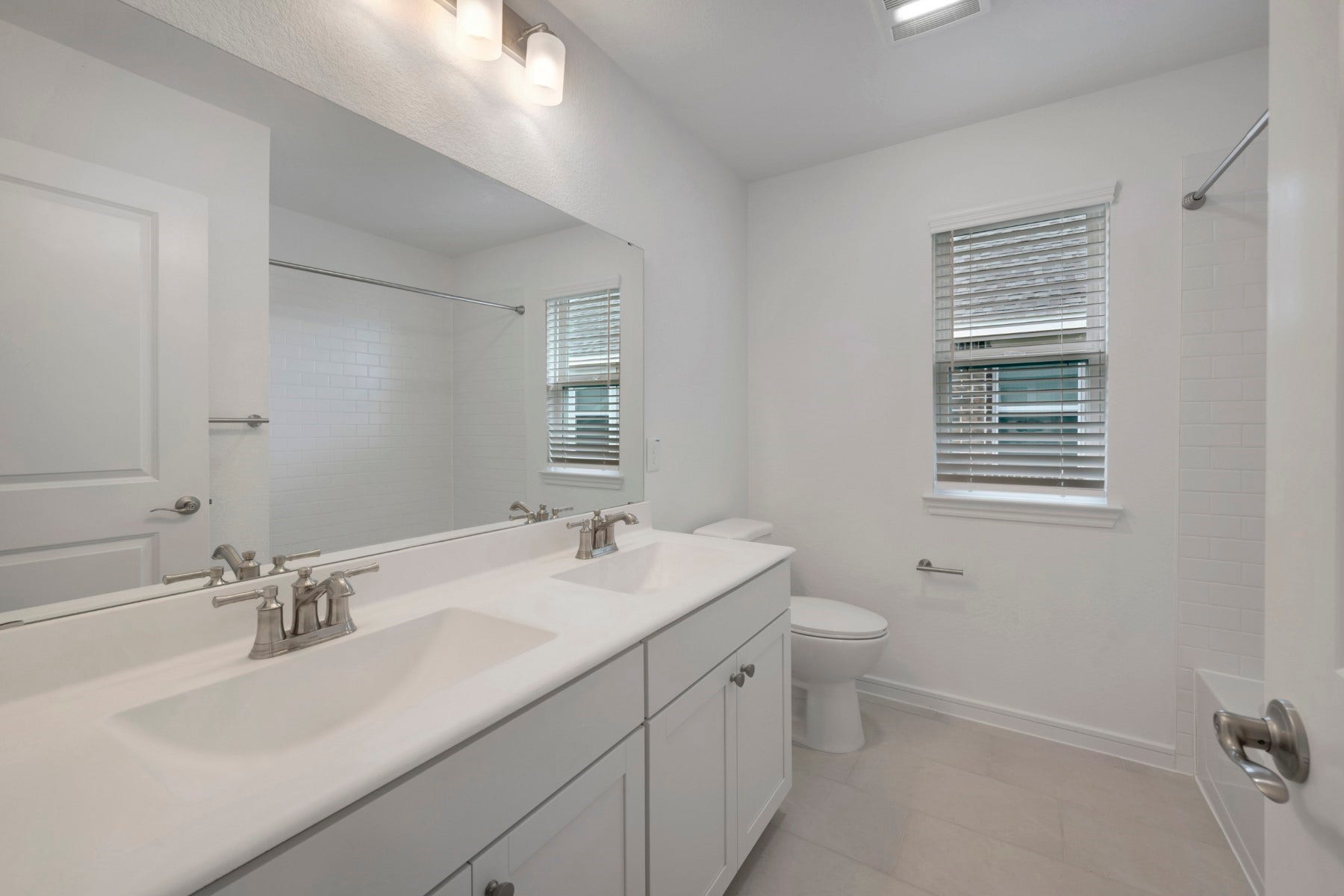 Hall bath (*Photo not of actual home and used for illustration purposes only.)