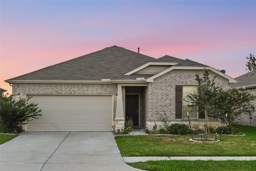 Property photo for 335 Appaloosa Drive, Alvin, TX