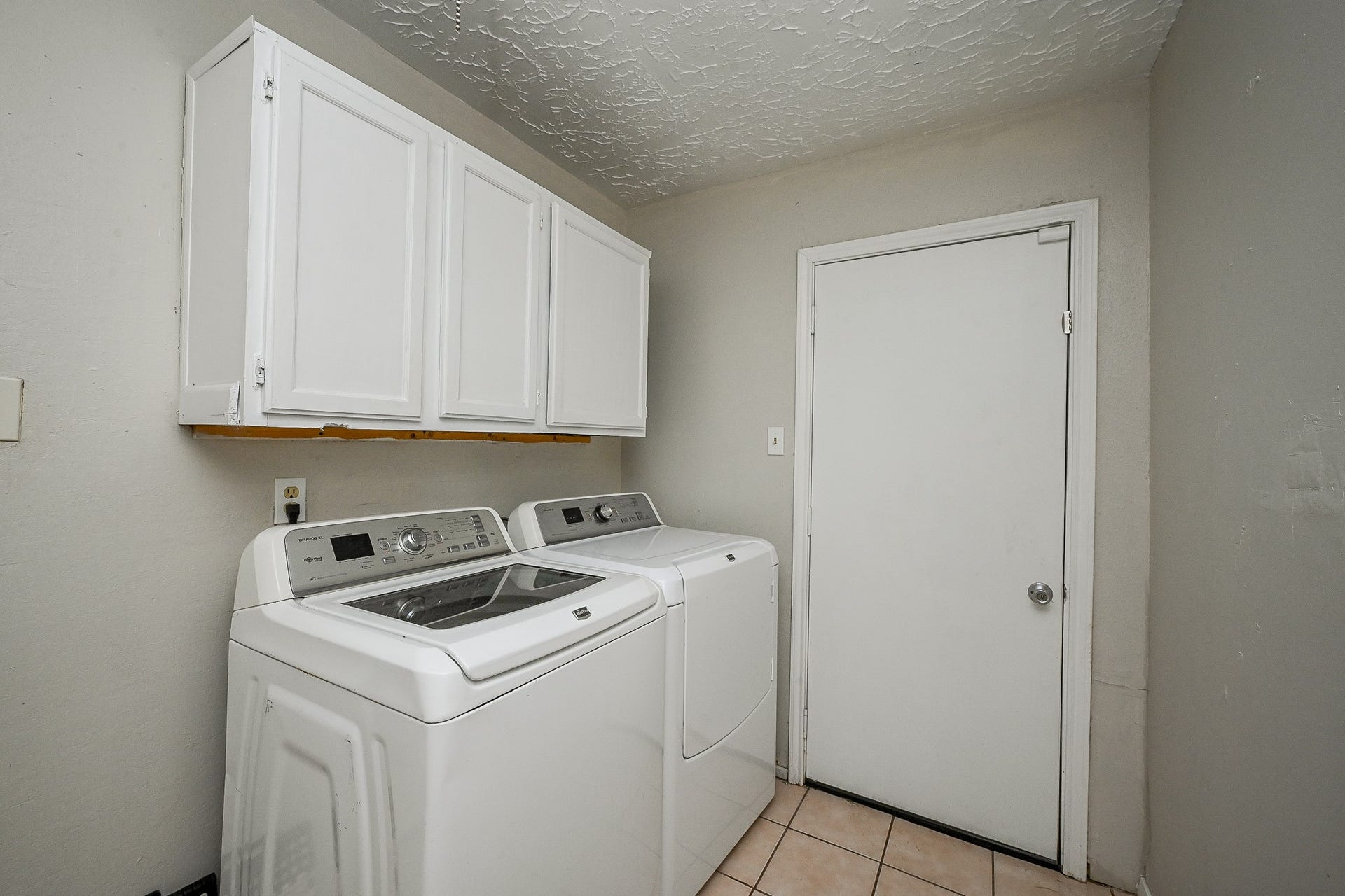 7407 W Fuqua Drive, Houston, TX 77489 Laundry