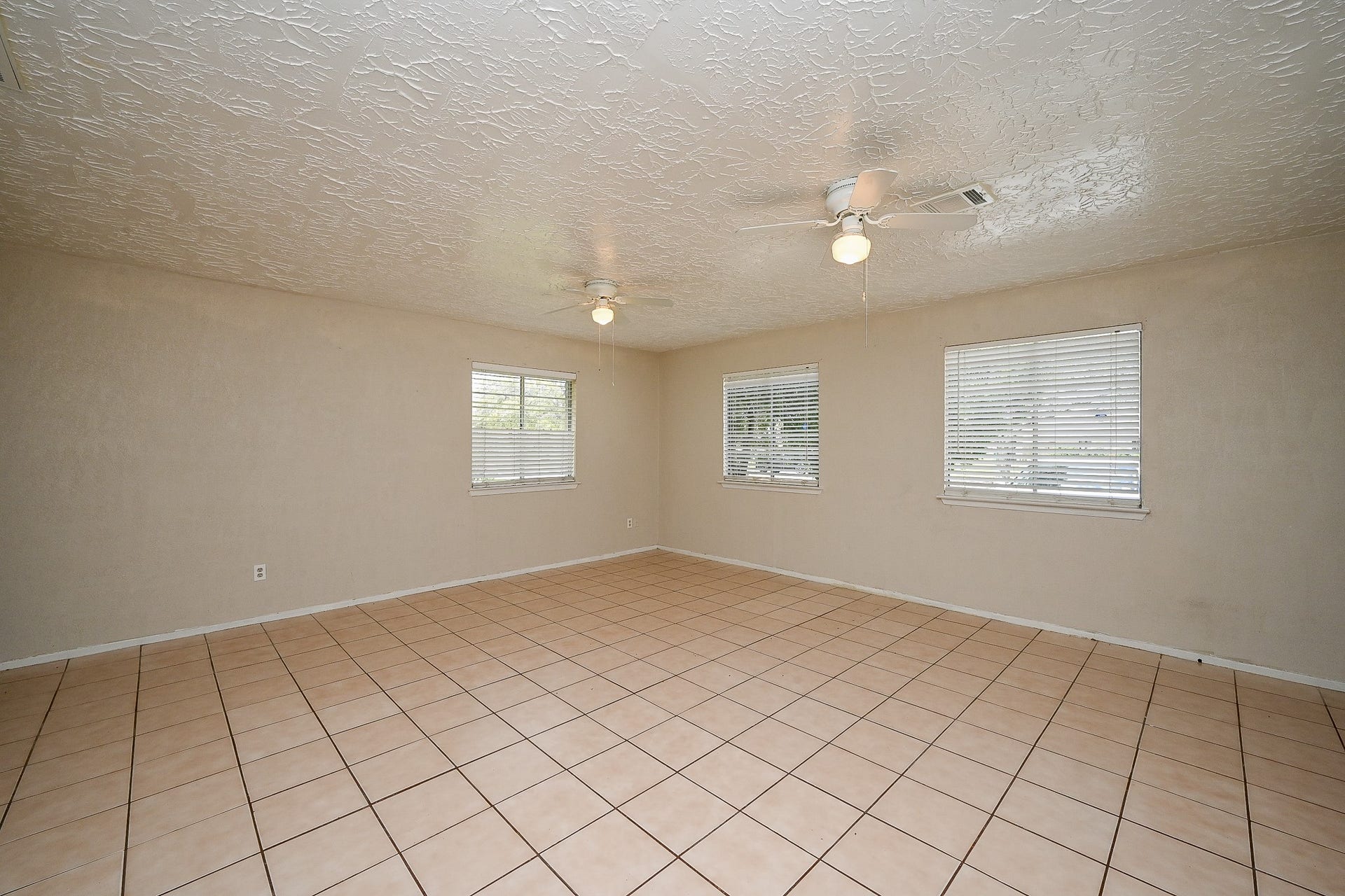 7407 W Fuqua Drive, Houston, TX 77489 7407 W Fuqua Drive, Houston, TX 77489