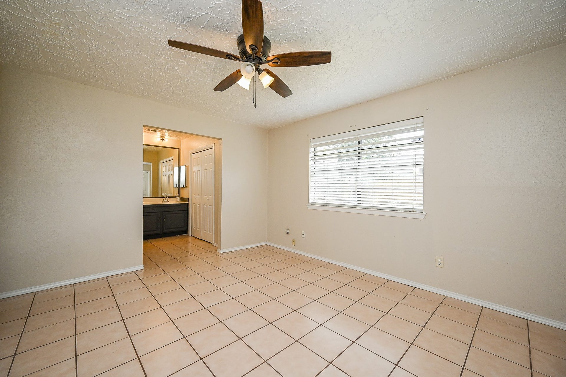 7407 W Fuqua Drive, Houston, TX 77489 7407 W Fuqua Drive, Houston, TX 77489