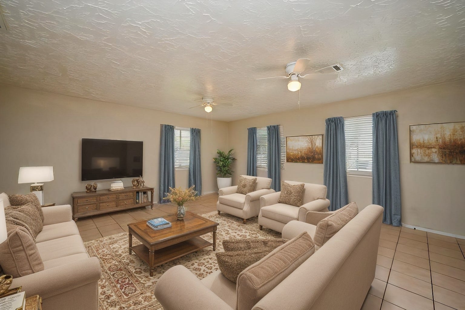 7407 W Fuqua Drive, Houston, TX 77489 Virtually staged extra large room