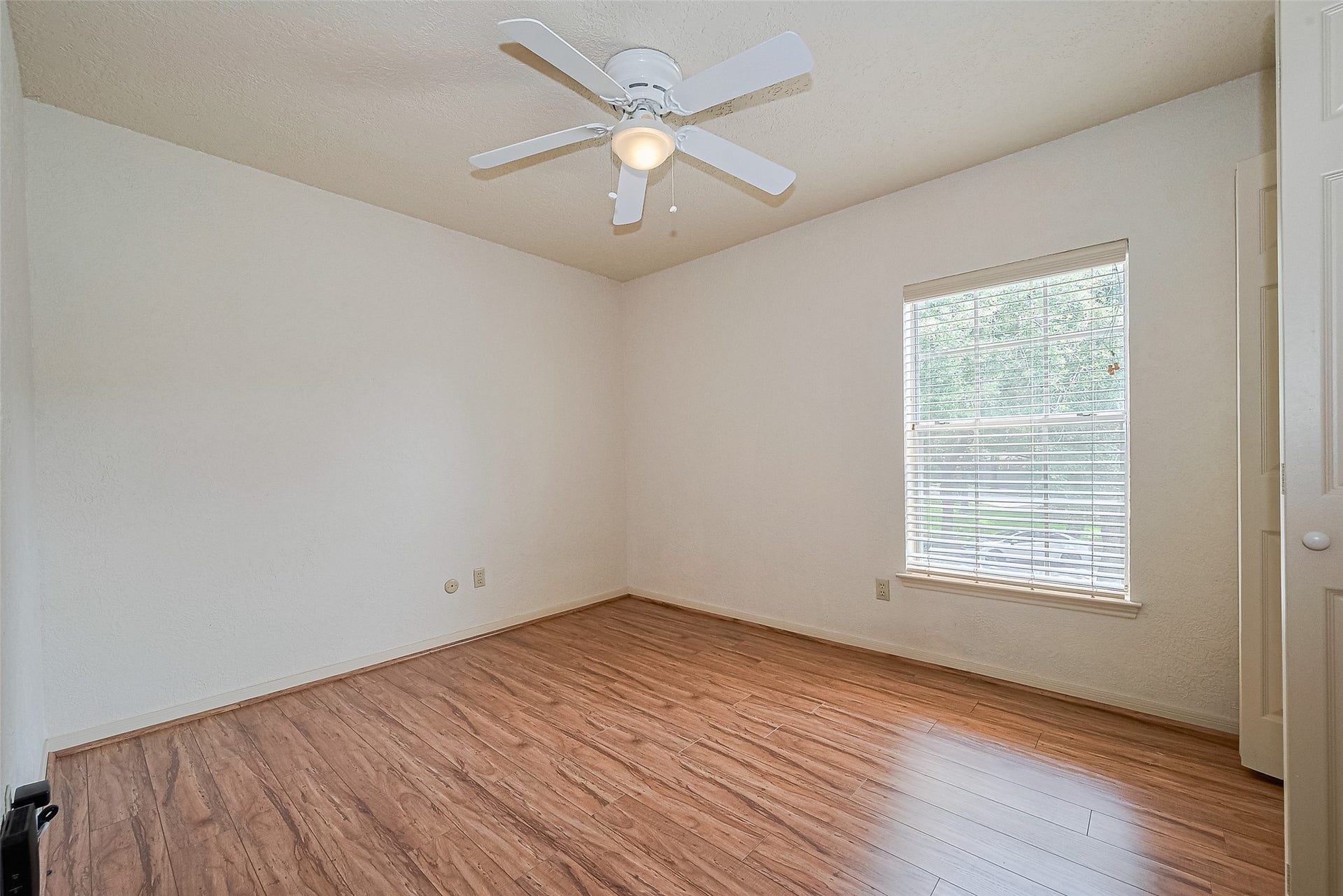 3614 Bee Bayou Lane, Sugar Land, TX 77479 Secondary bedroom on 2/F
